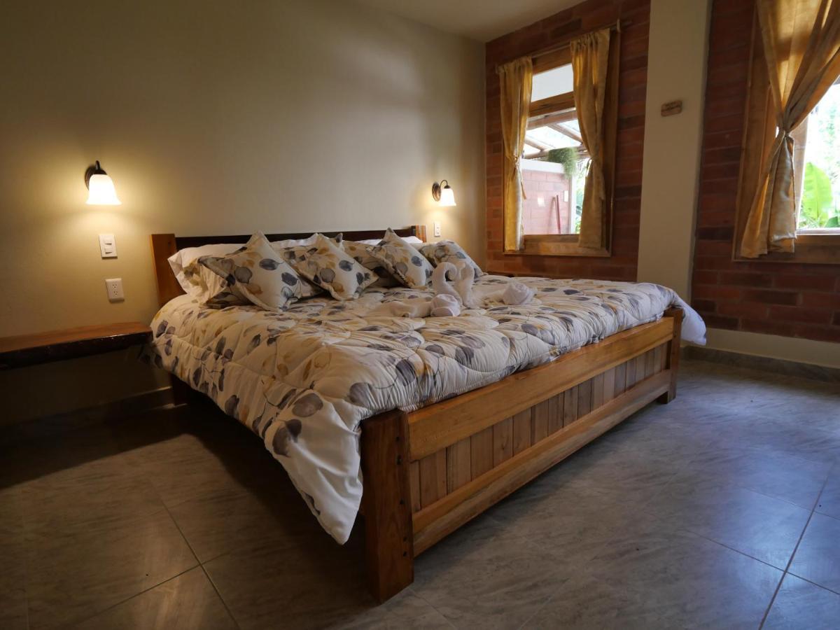 Casa Del Rio En Mindo Bed & Breakfast Exterior photo